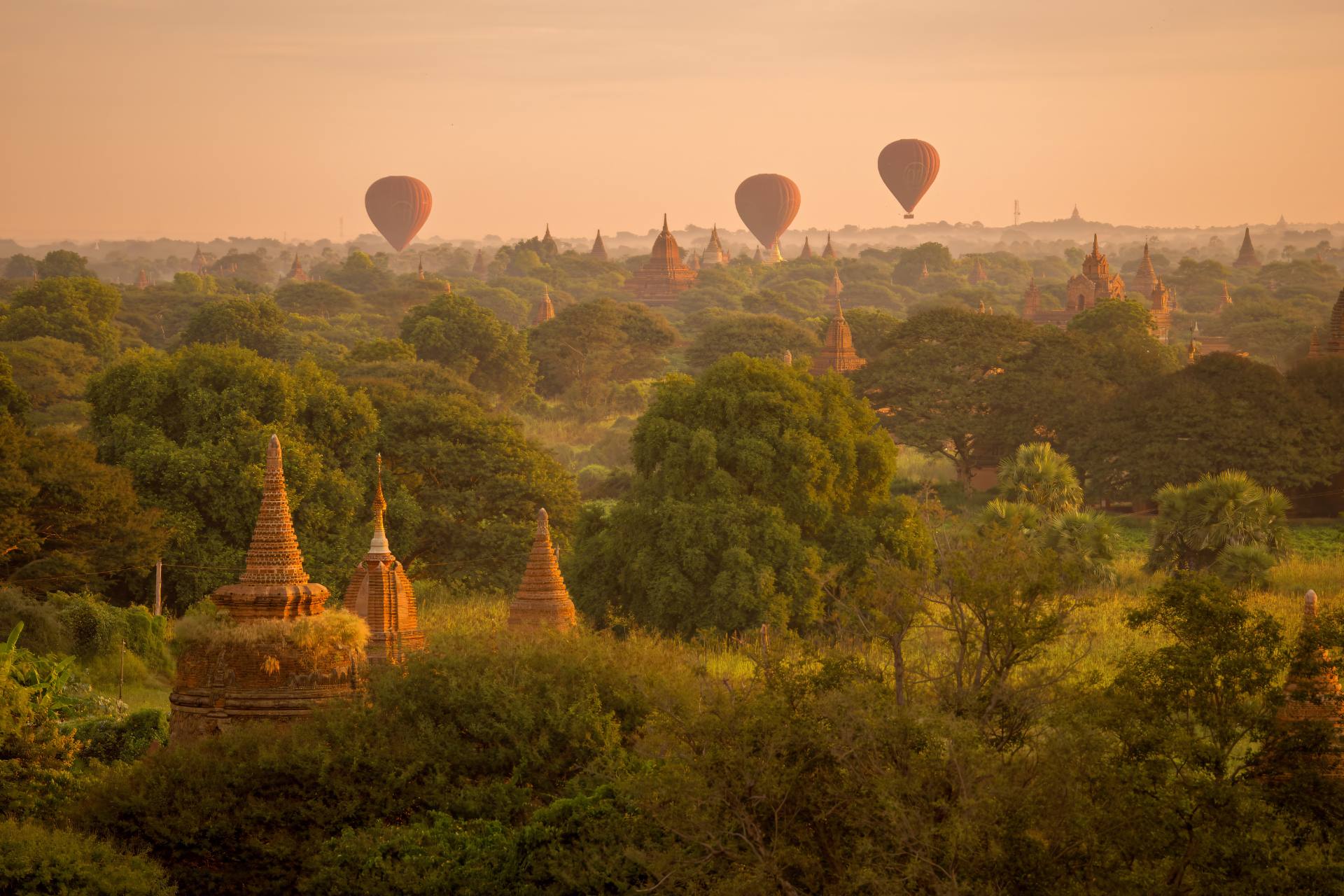 Sonnenaufgang auf der Shwesandaw Pagode (erbaut 1057 n Chr.)